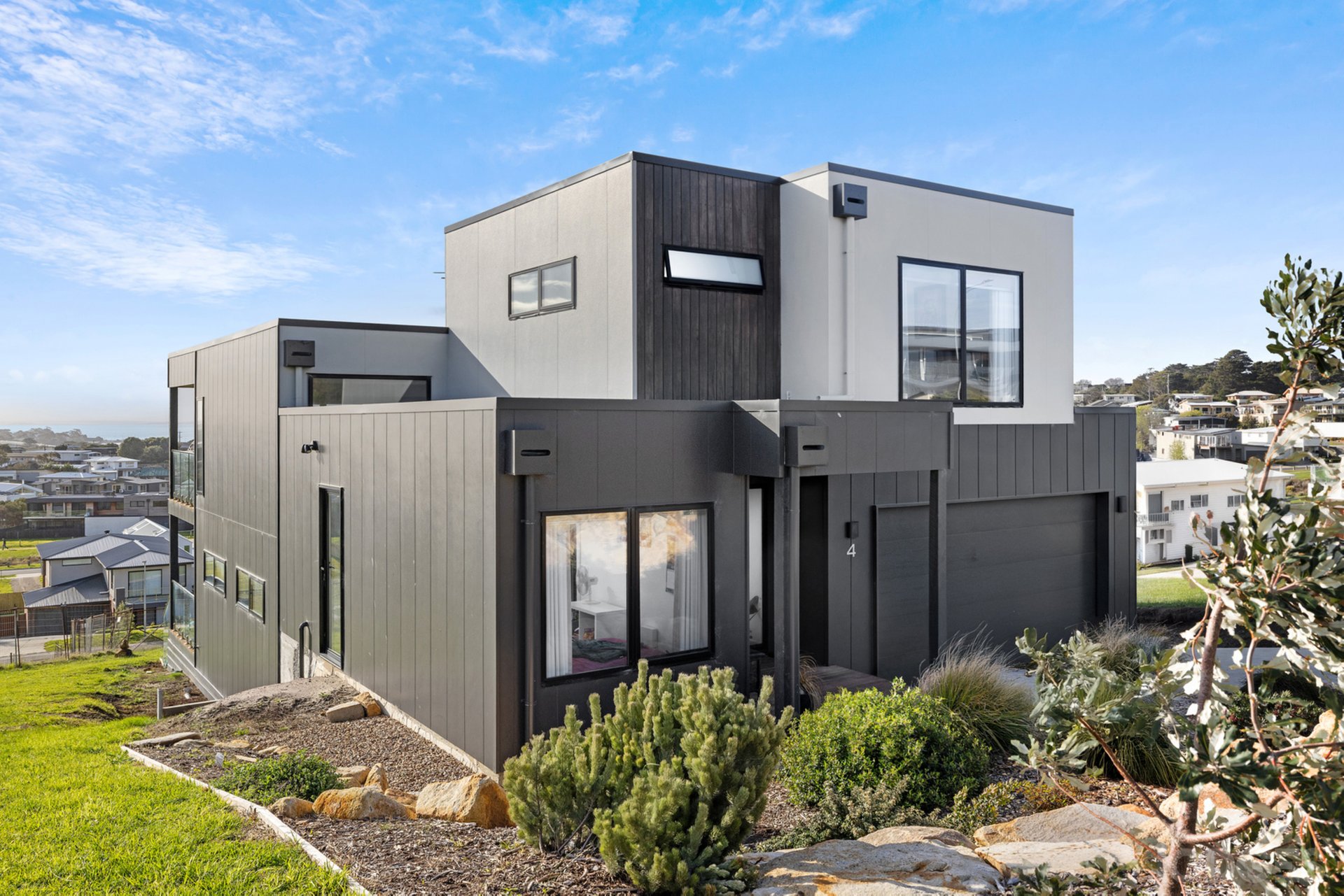 4 Earlshall Drive San Remo
