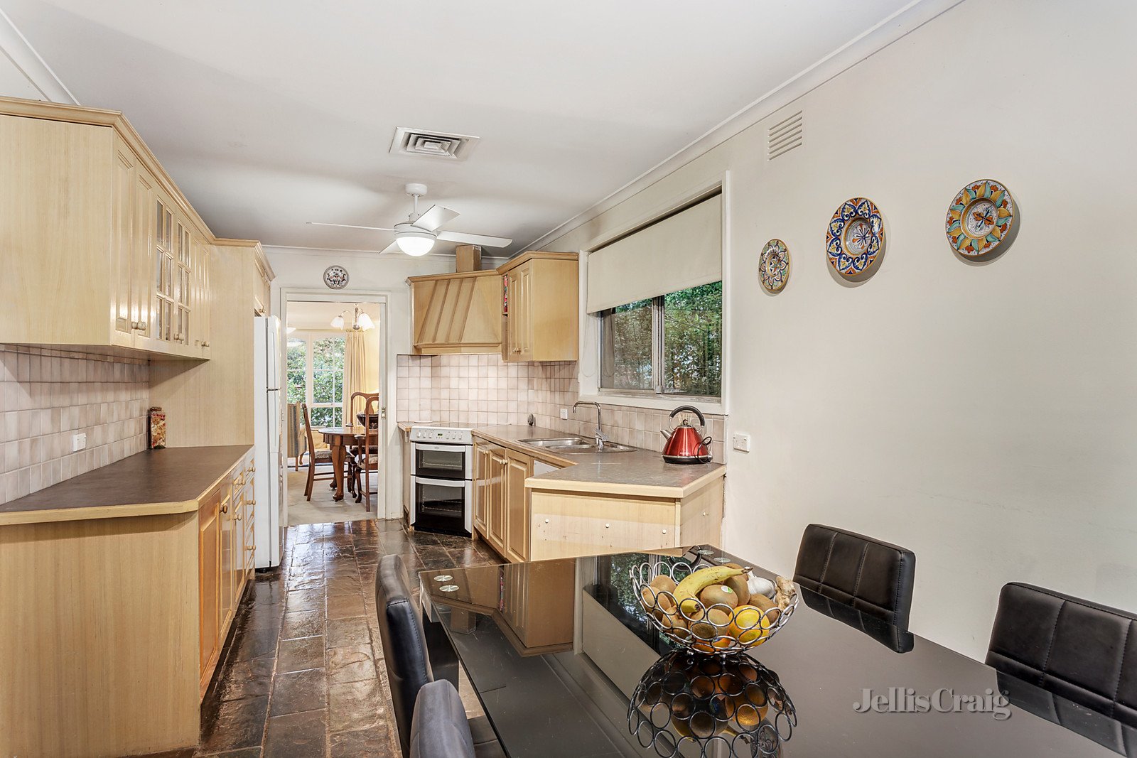 4 Europa Court, Wheelers Hill image 3