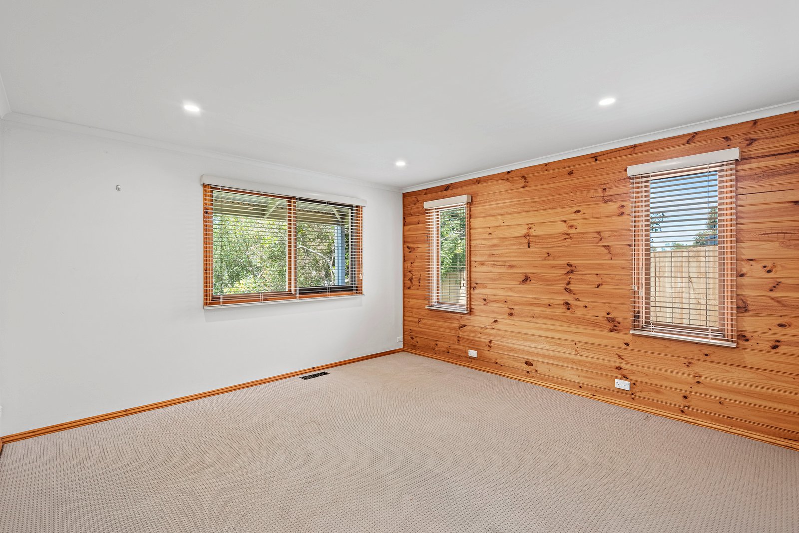 Property Gallery Thumbnail 6