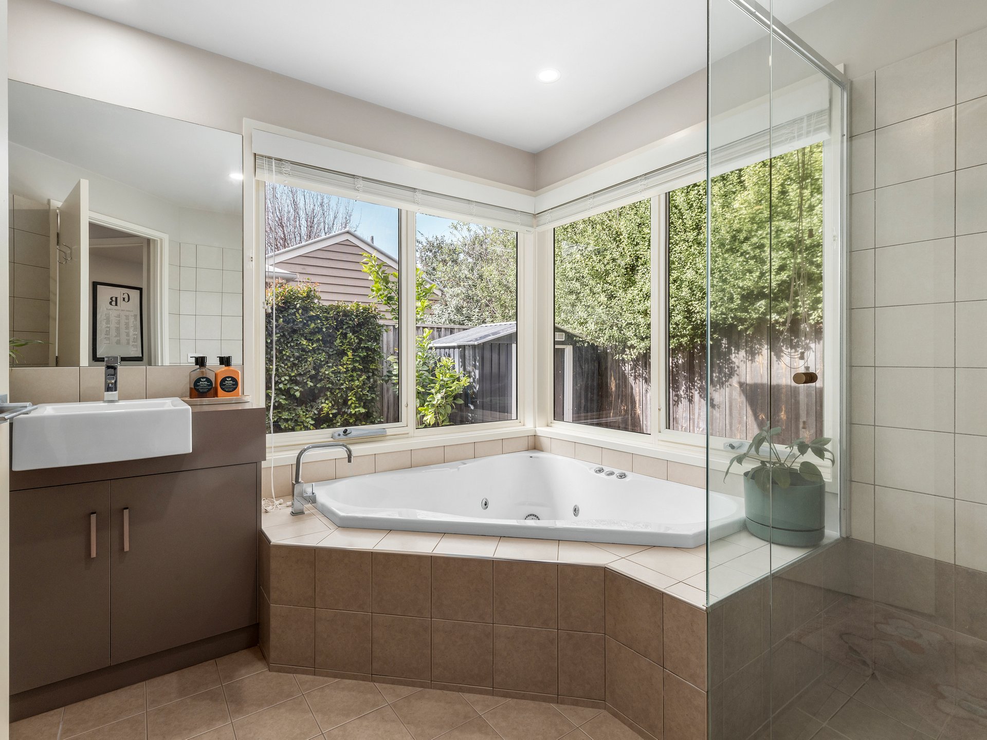 Property Gallery Thumbnail 3