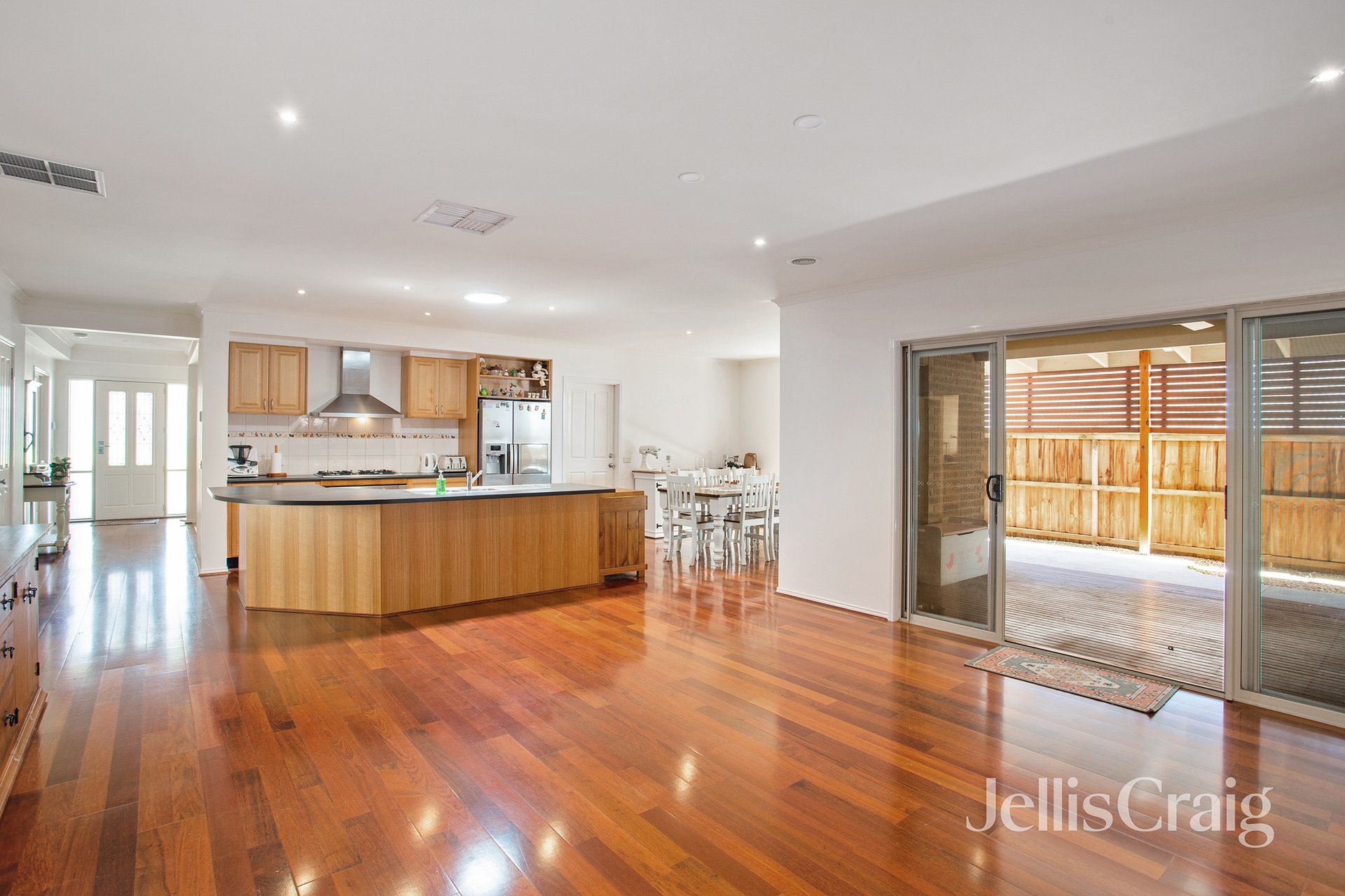 4 Glass Crescent, Doreen image 3