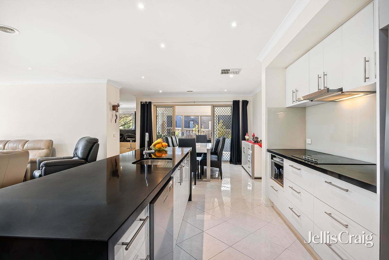 4 Glendarragh Road, Templestowe image 3
