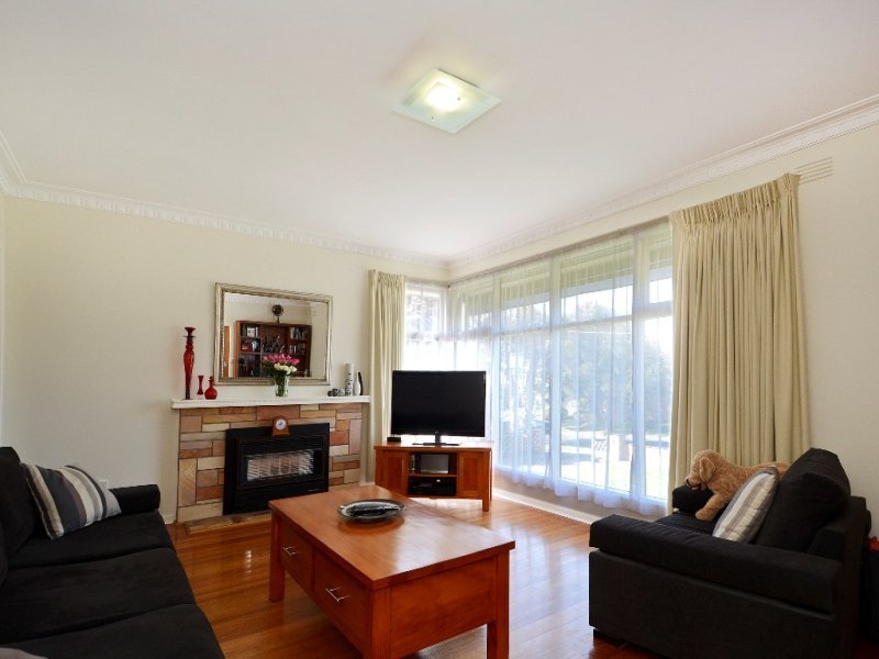 4 Glenys Court, Belmont image 2