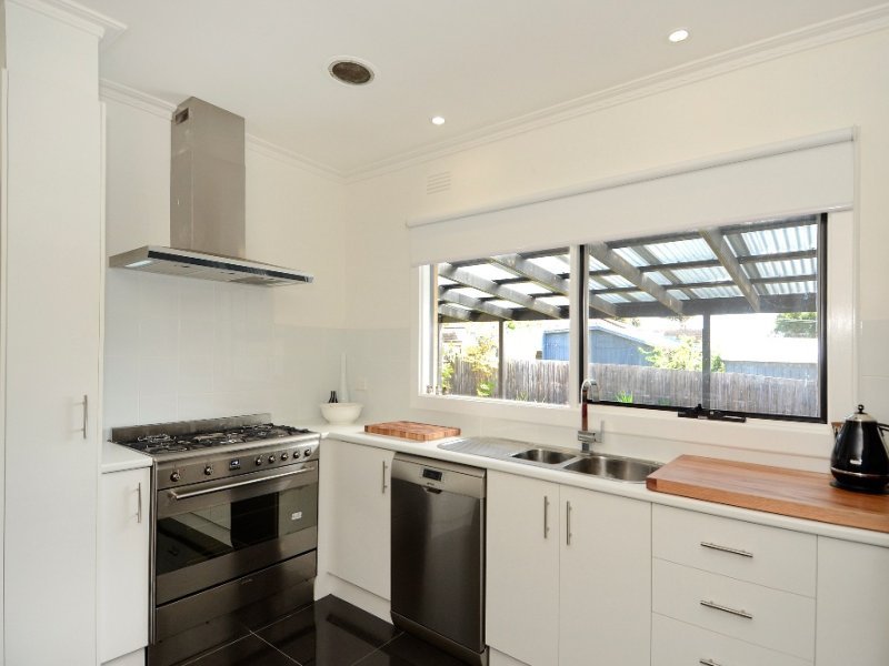 4 Glenys Court, Belmont image 3