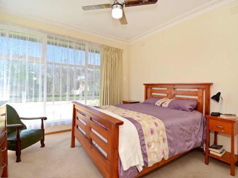 4 Glenys Court, Belmont image 6