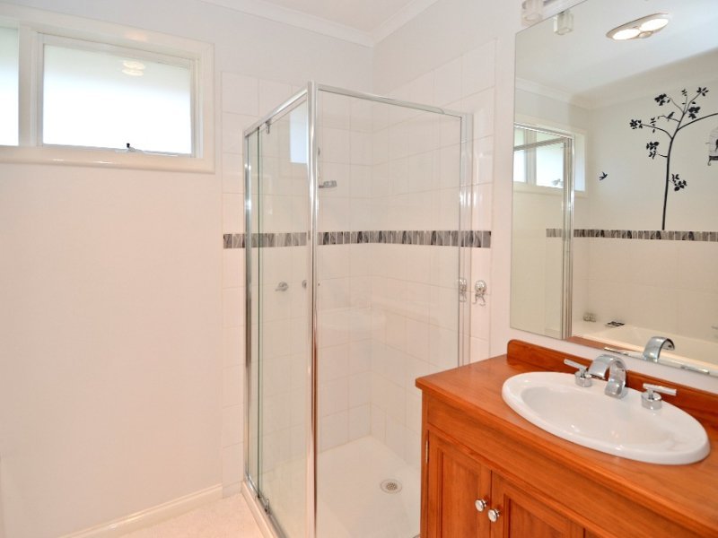 4 Glenys Court, Belmont image 7