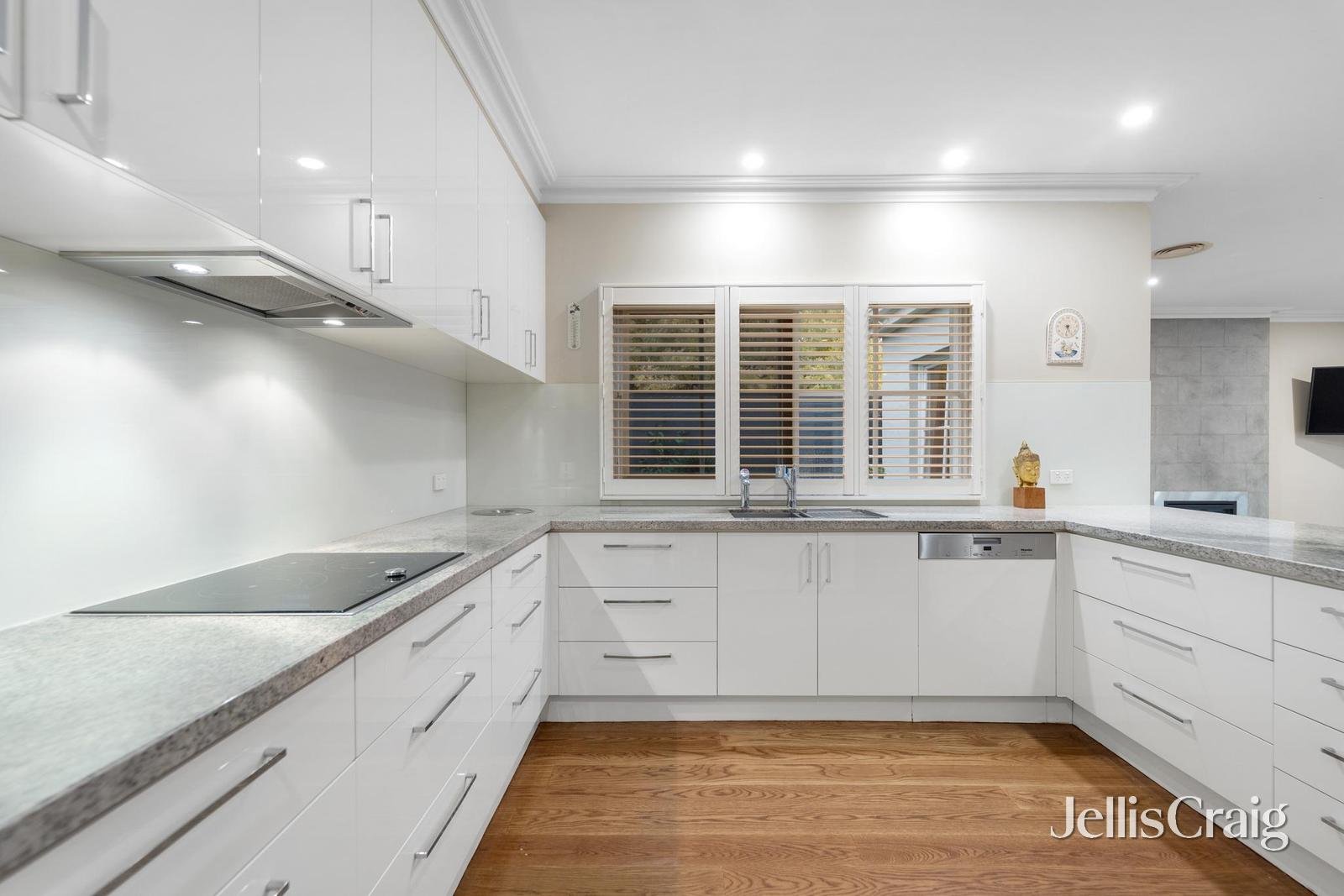 4 Gordon Crescent, Blackburn image 7