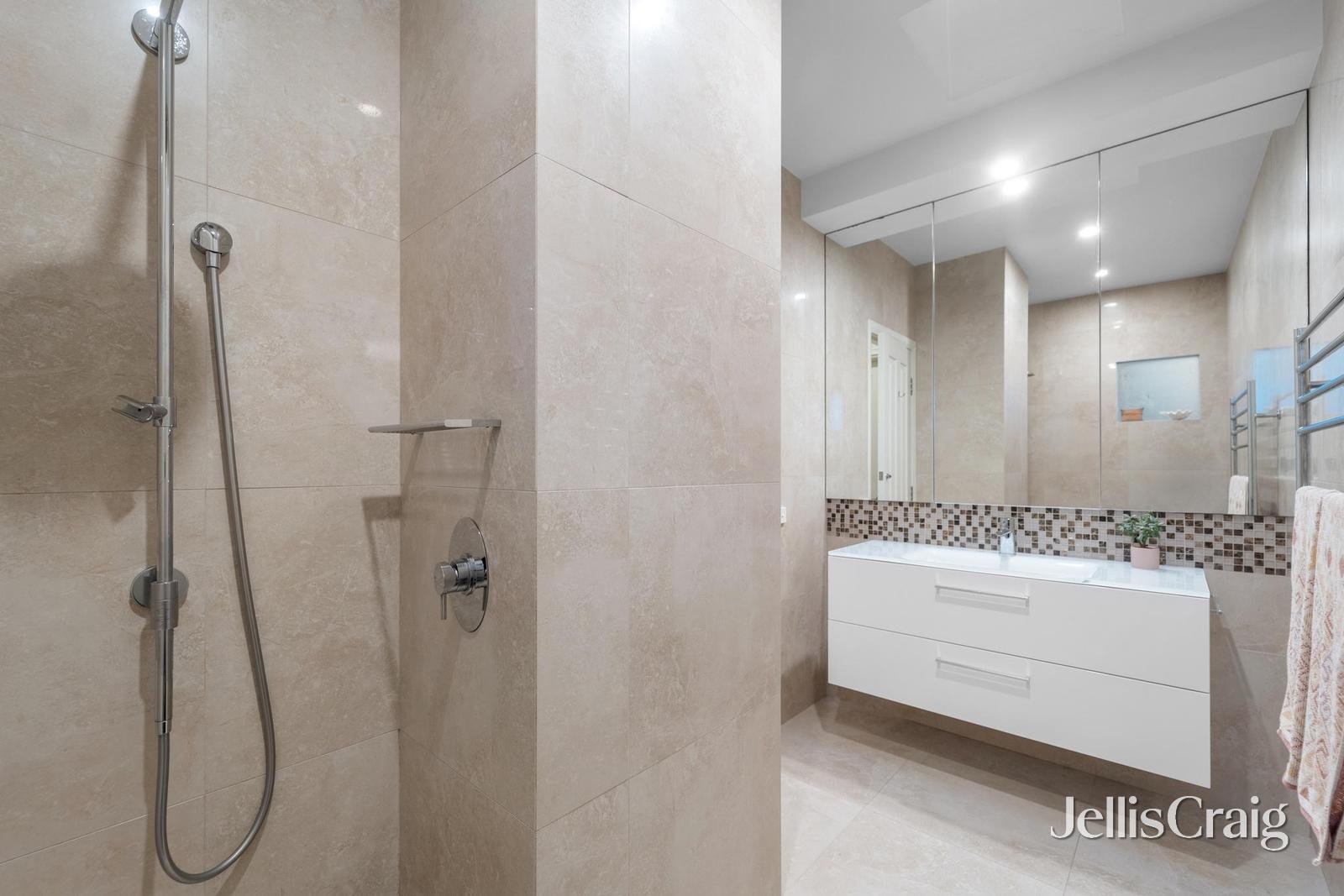 4 Gordon Crescent, Blackburn image 12