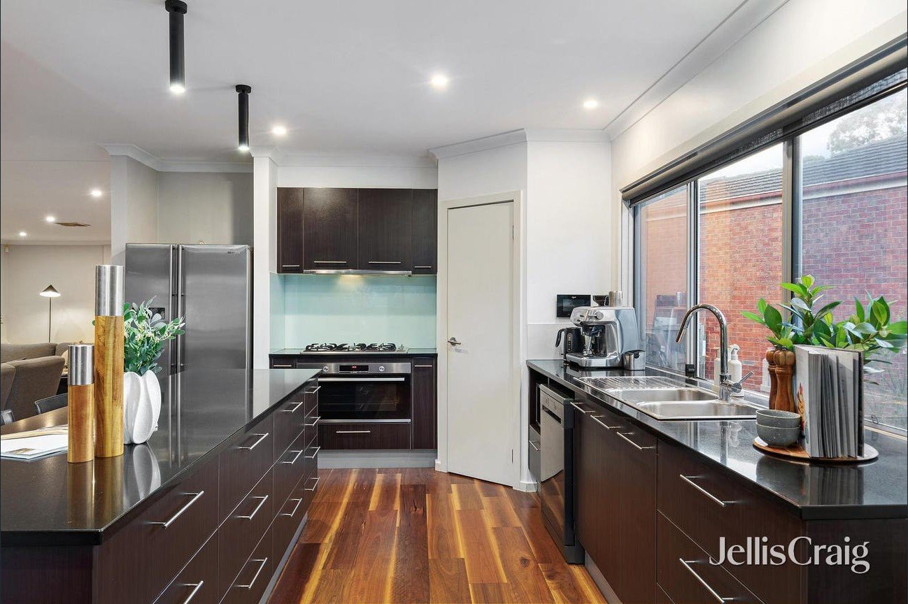4 Goulburn Grove, Yallambie image 2