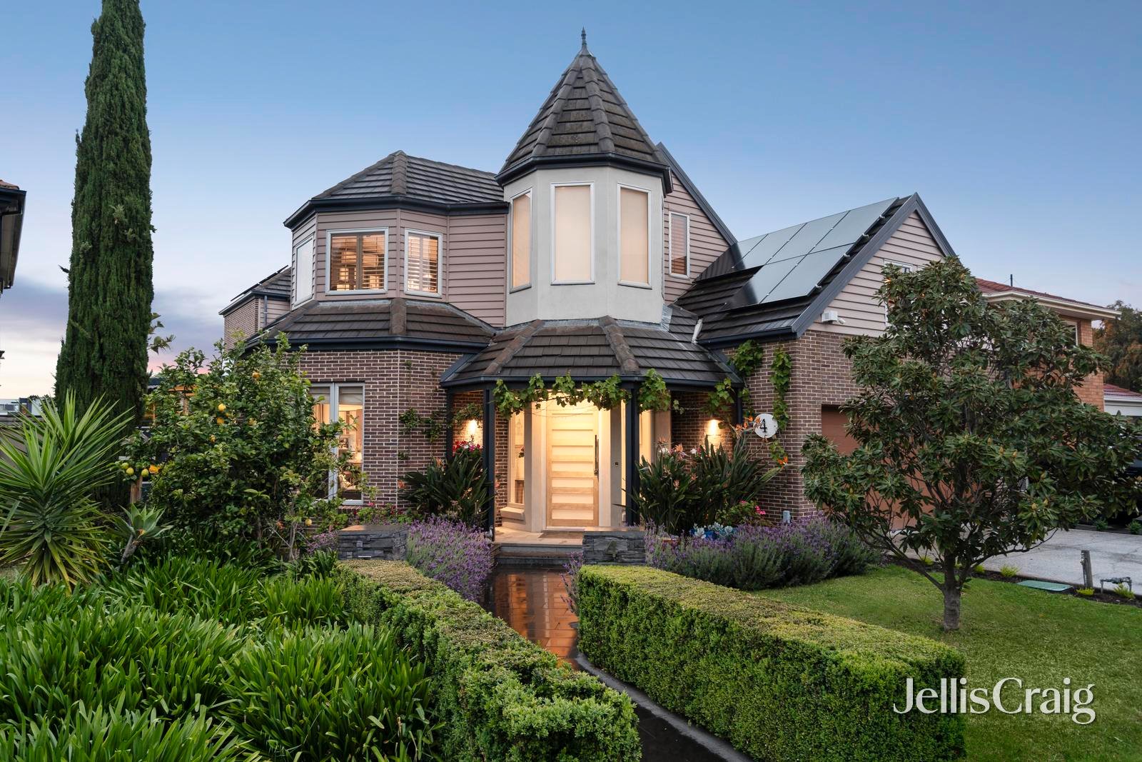 4 Governors Road, Coburg image 1