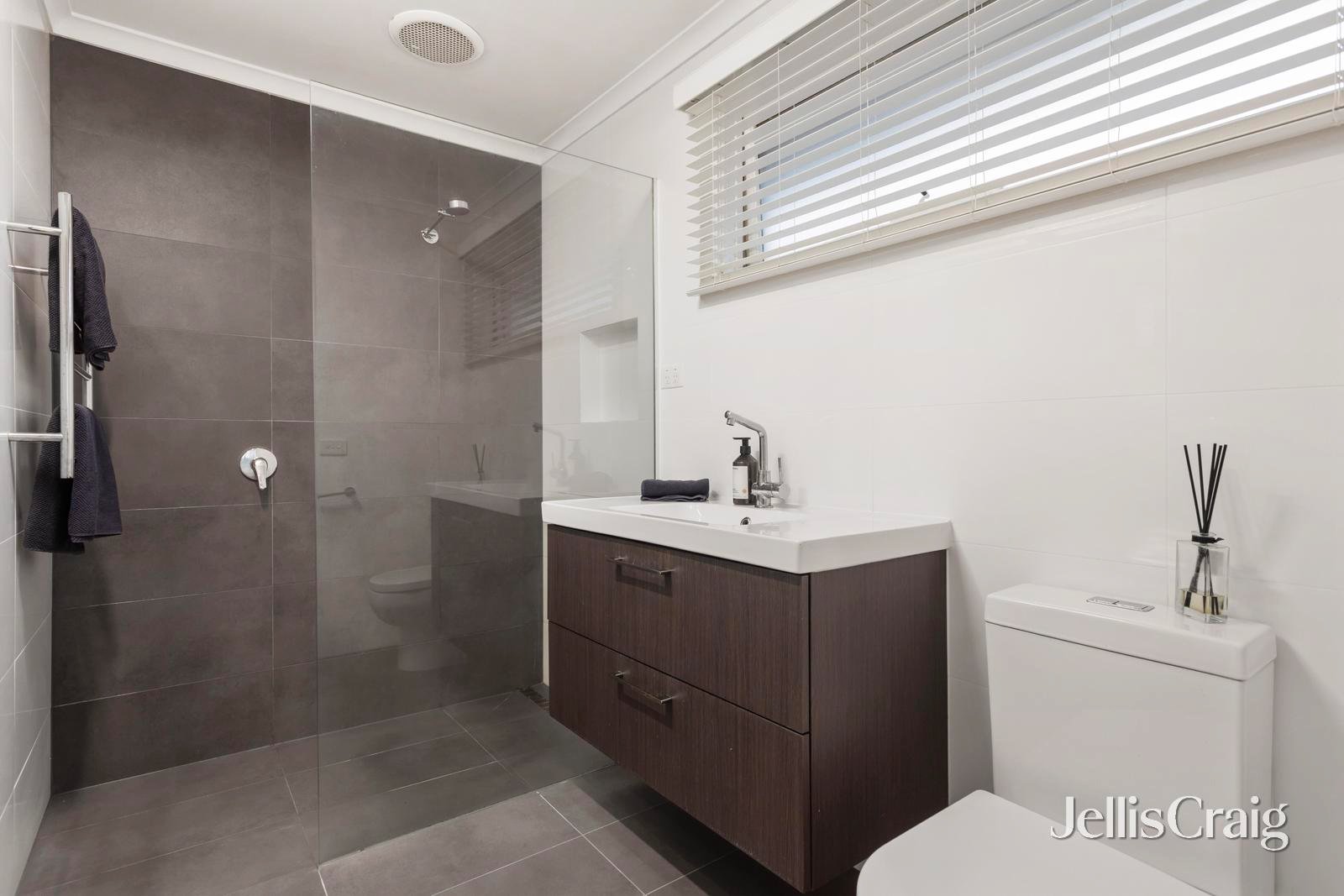 4 Greenock Place, Templestowe image 9