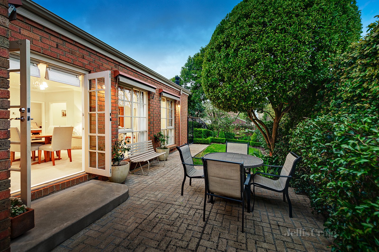 4 Harriett Crescent, Mont Albert image 3