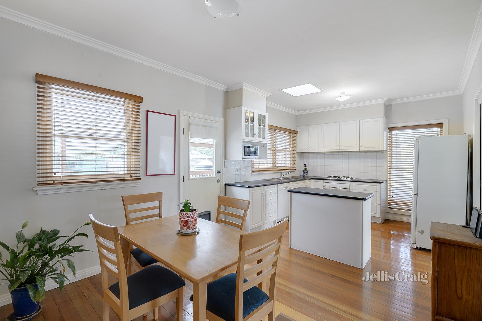 4 Hart Avenue, Greensborough image 2