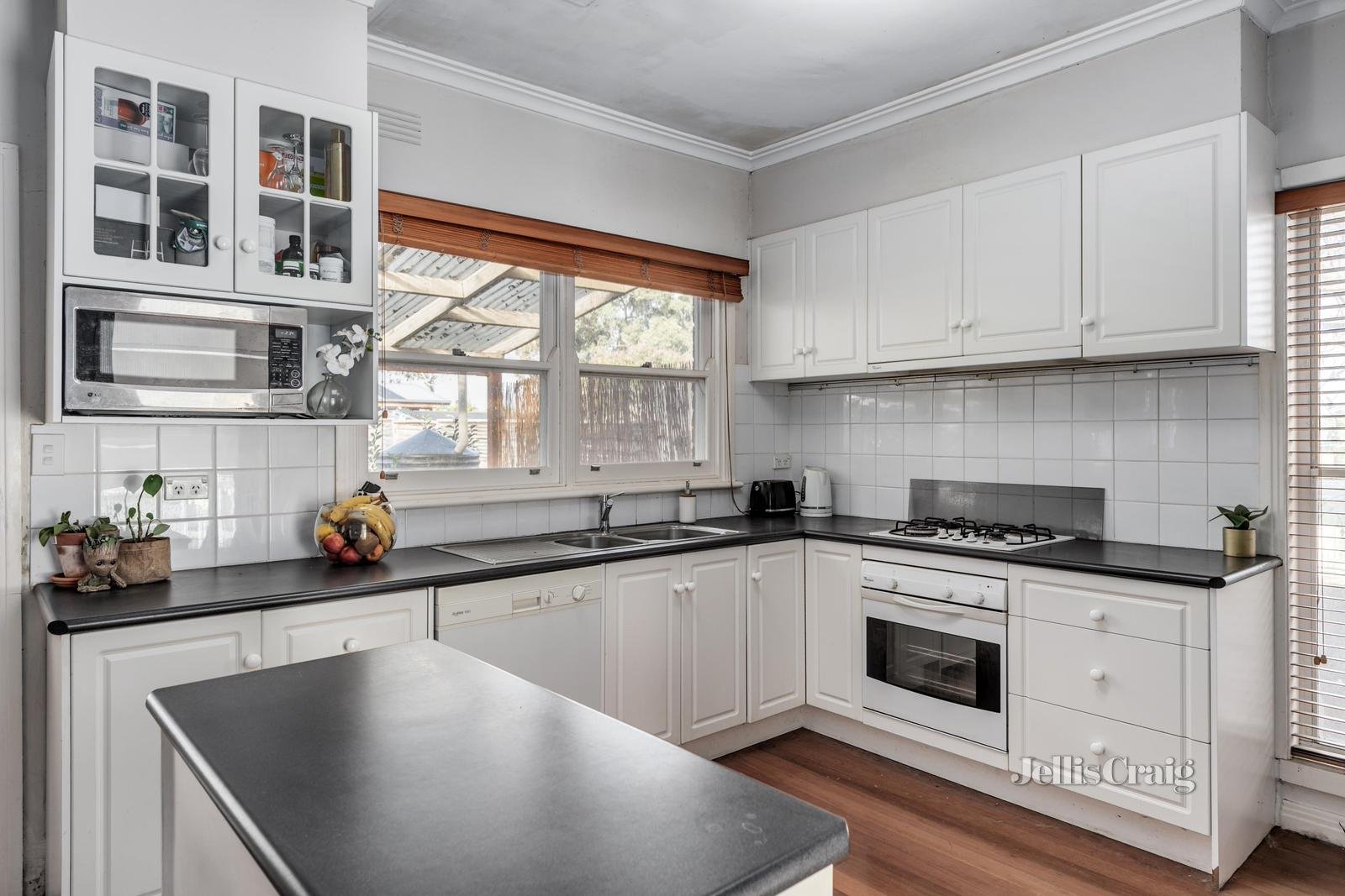 4 Hart Avenue, Greensborough image 2