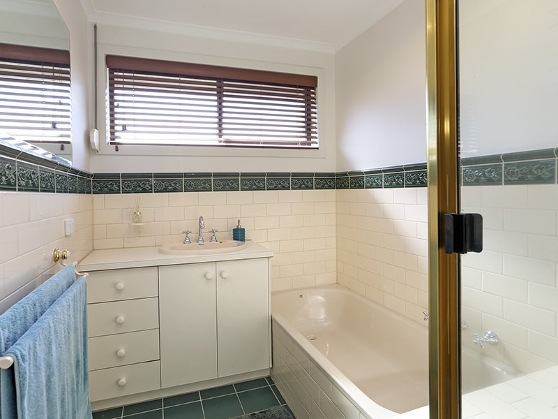 4 Hedgeley Road, Bell Park image 5
