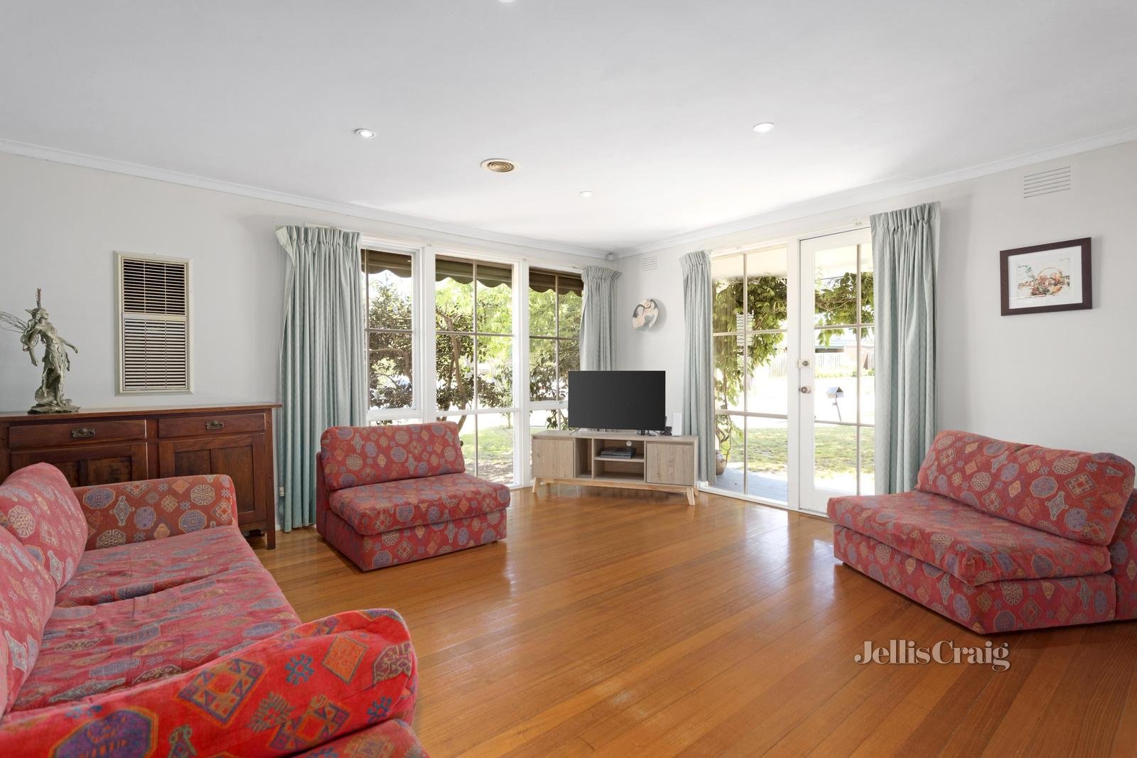 4 Heleus Court, Mount Waverley image 2