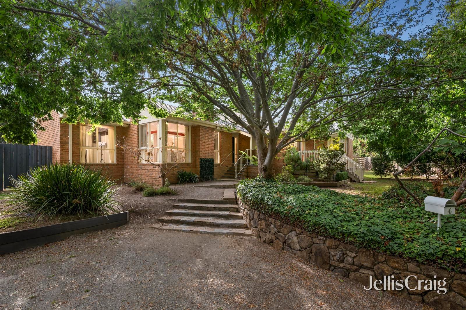 4 Henty Court, Mooroolbark image 1