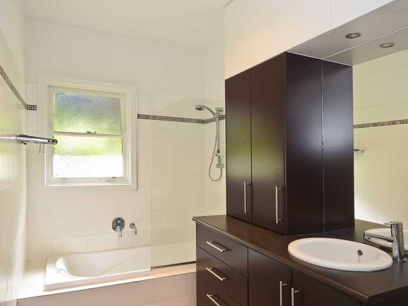 4 Heytesbury Street, Herne Hill image 4