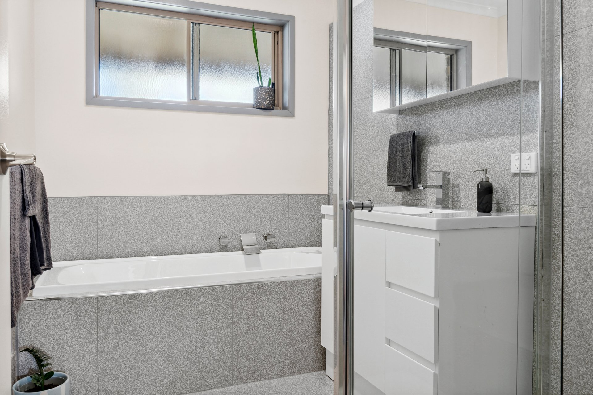 4 Hilliers Street, Newstead image 5