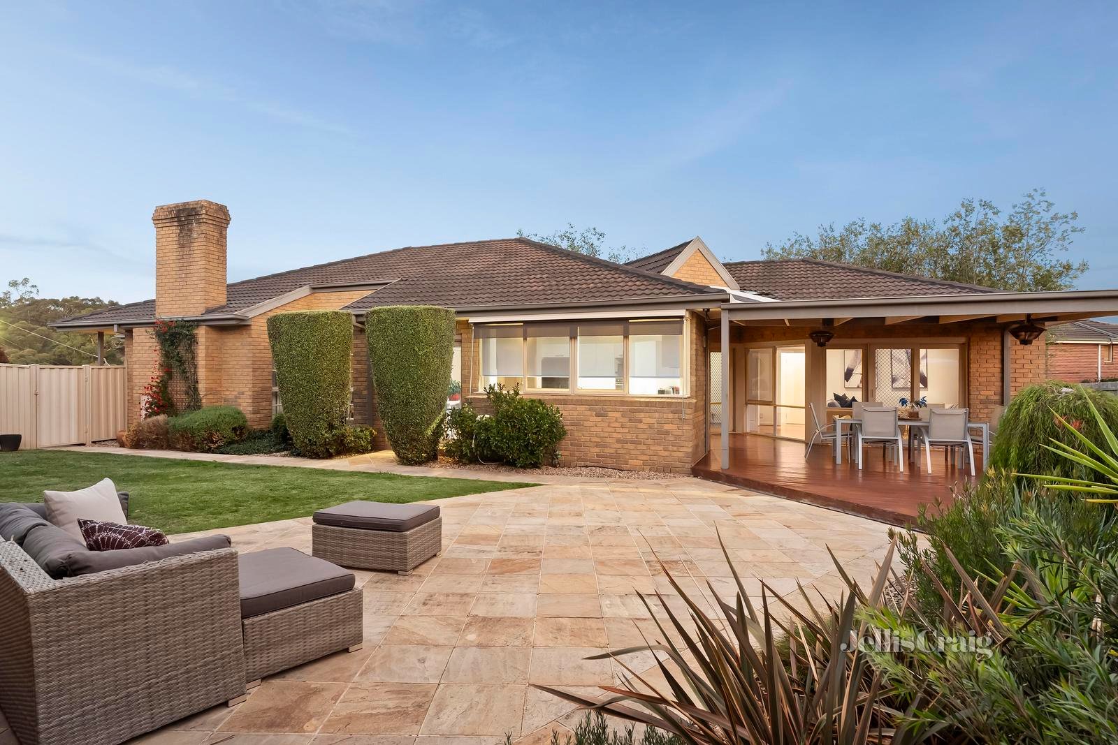 4 Howqua Court, Warranwood image 2
