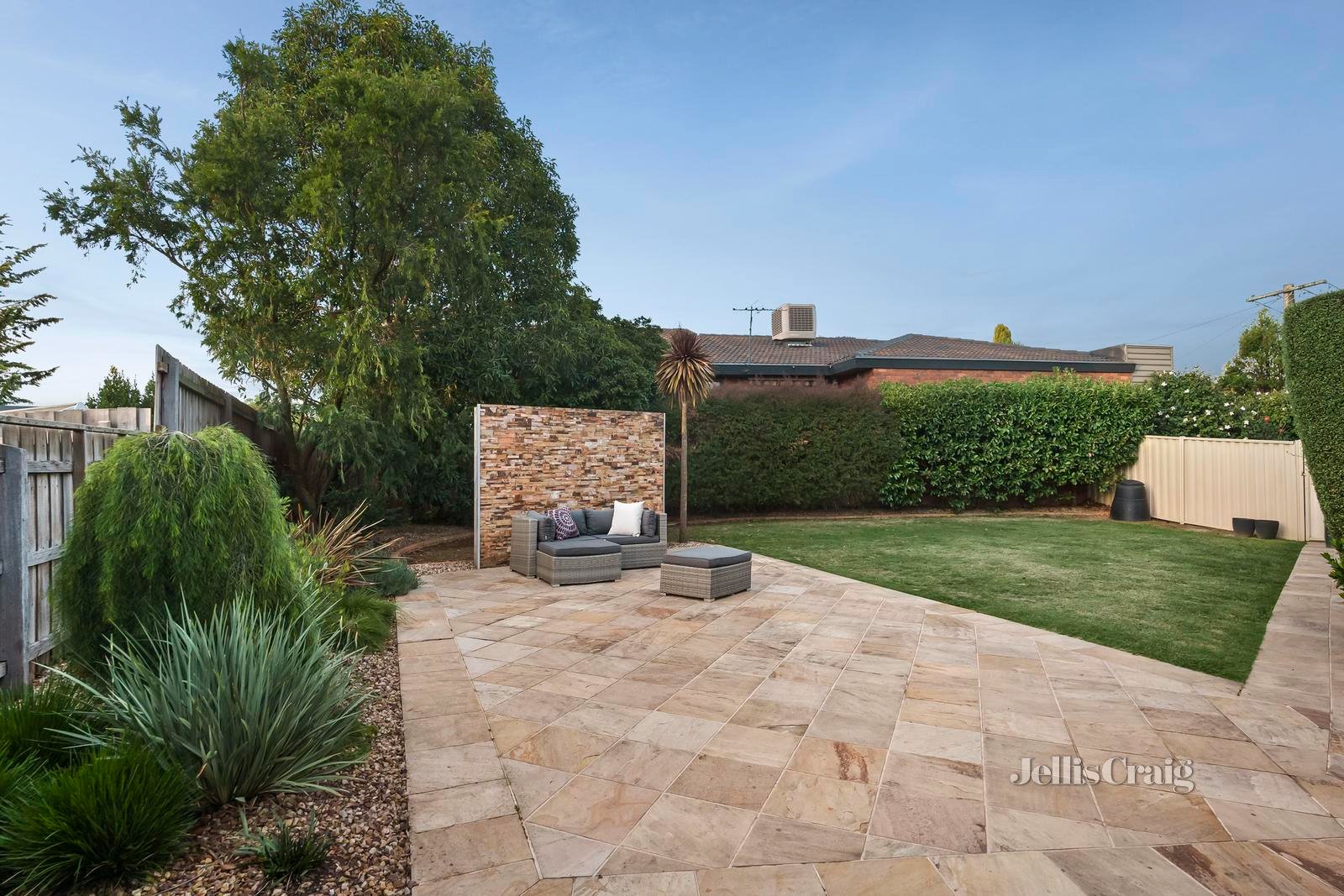4 Howqua Court, Warranwood image 3