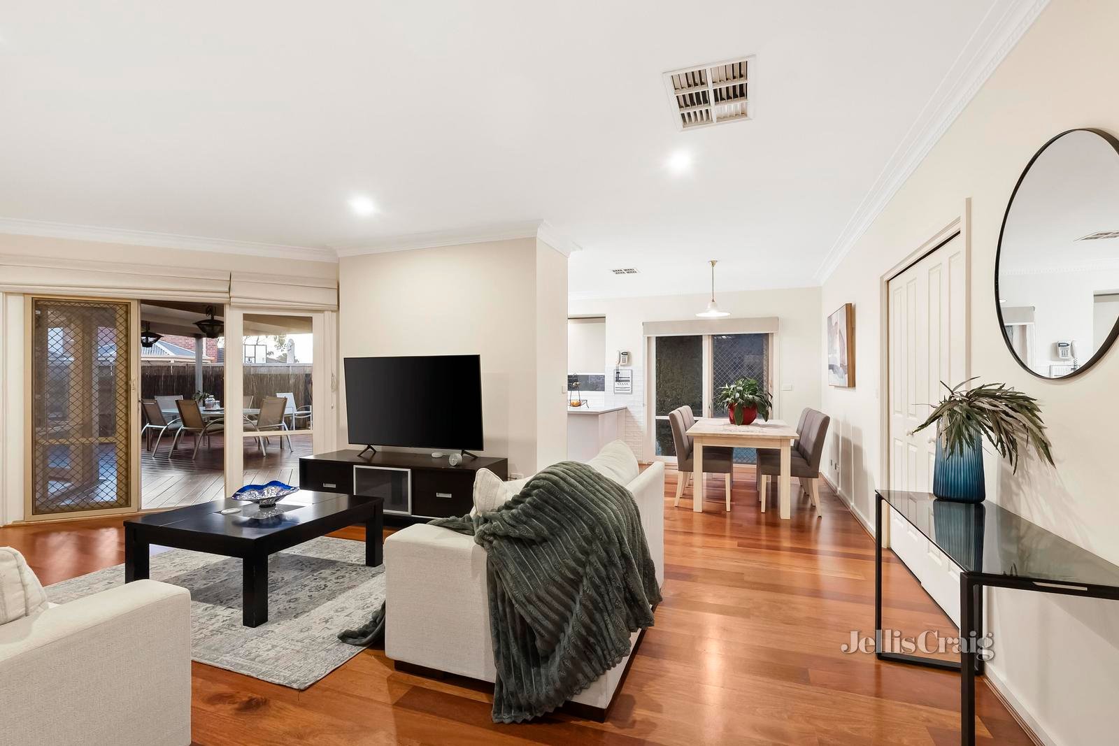 4 Howqua Court, Warranwood image 7