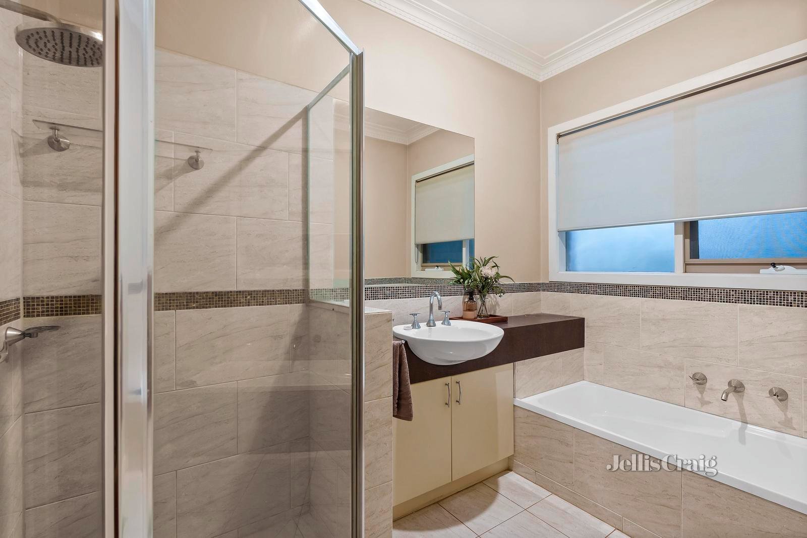 4 Howqua Court, Warranwood image 12