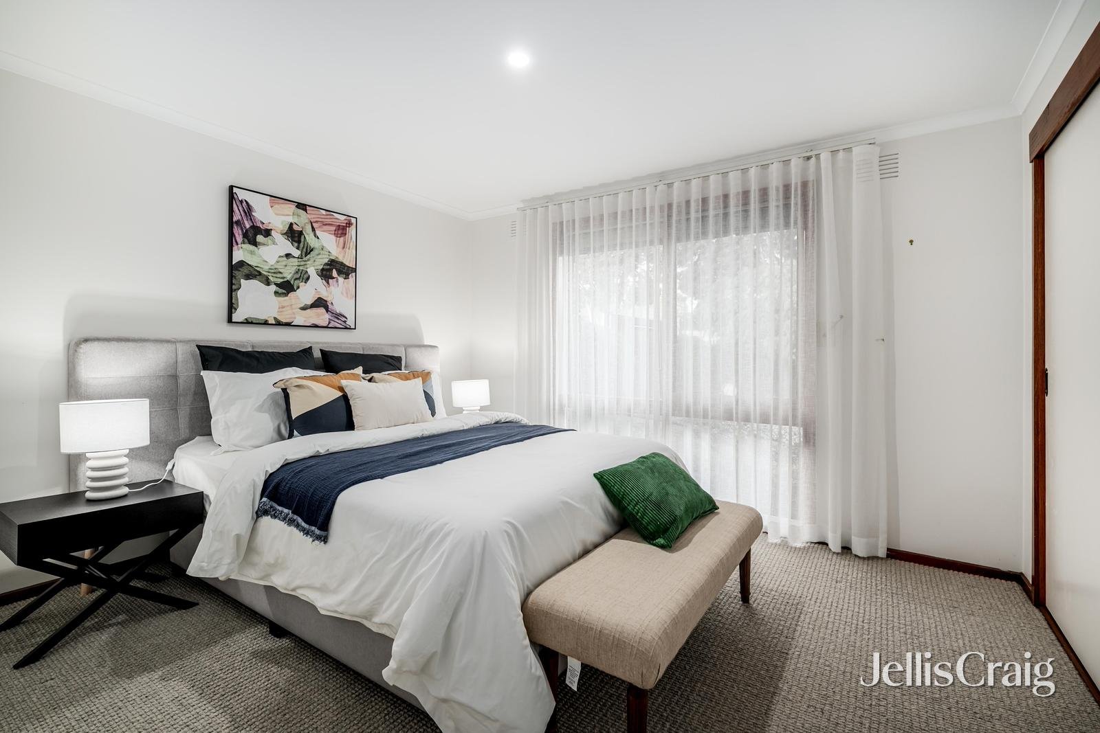 4 Joseph Banks Crescent, Endeavour Hills image 8