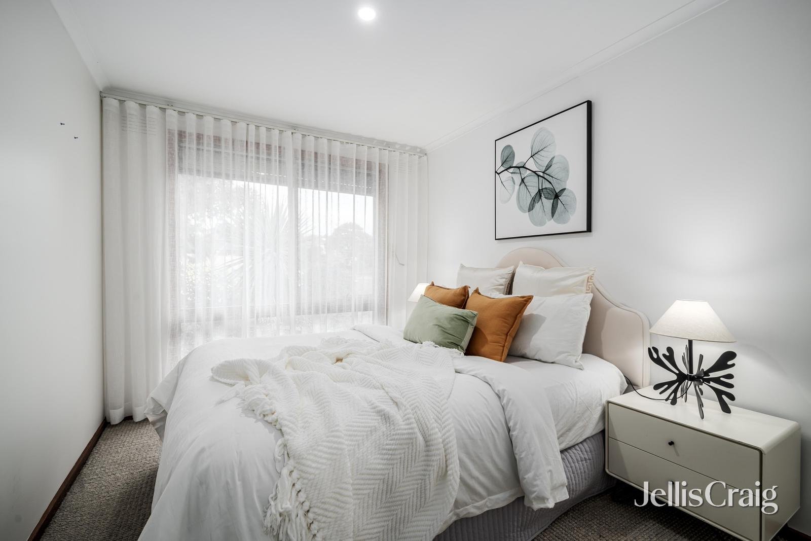 4 Joseph Banks Crescent, Endeavour Hills image 10