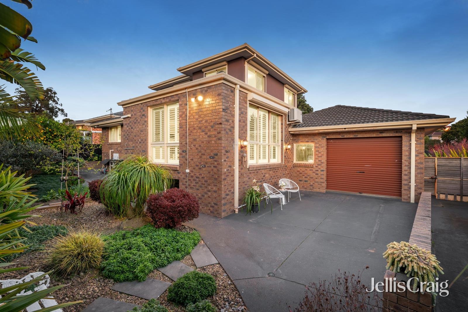 4 Joseph Banks Crescent, Endeavour Hills image 12