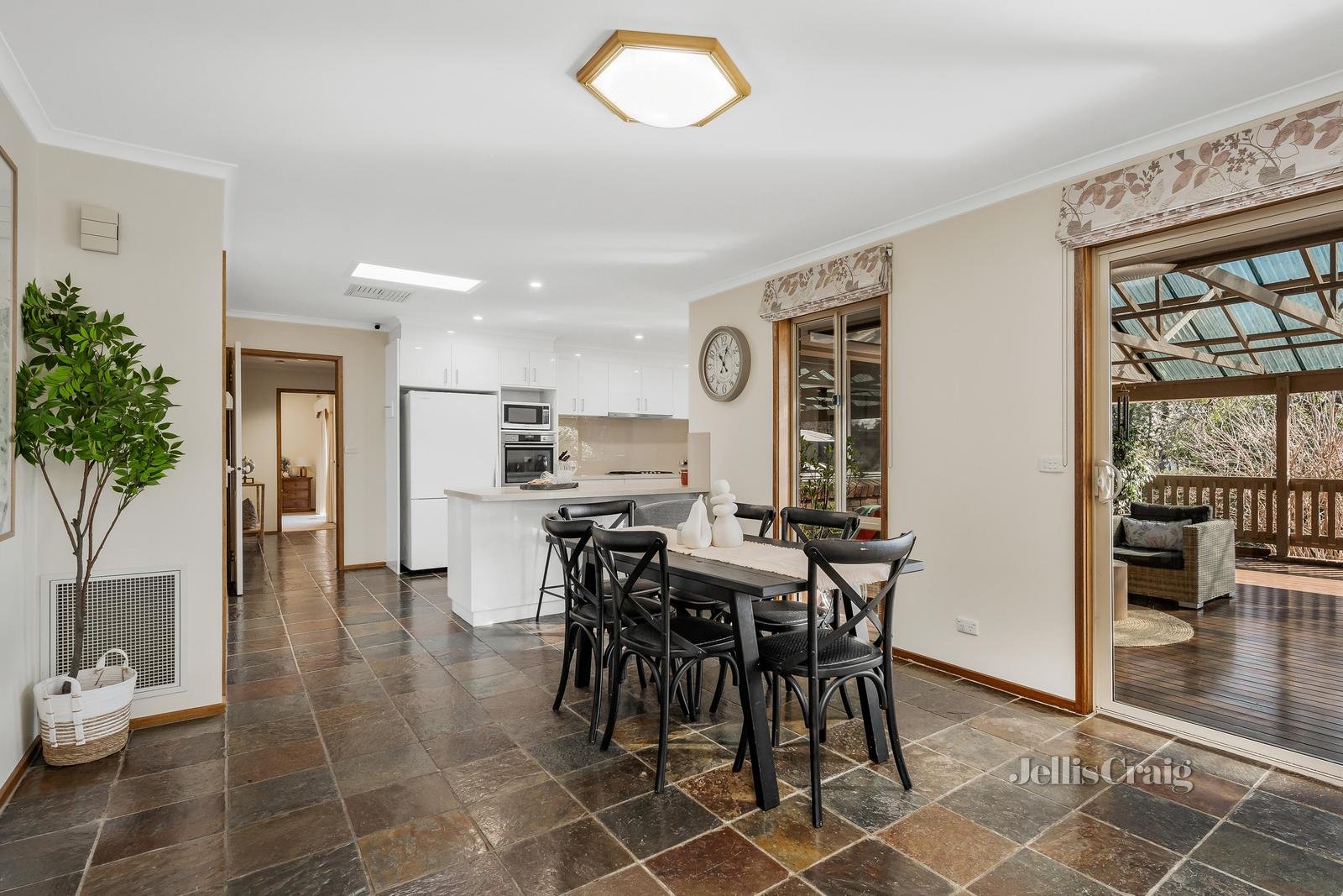 4 Karin Court, Mooroolbark image 4