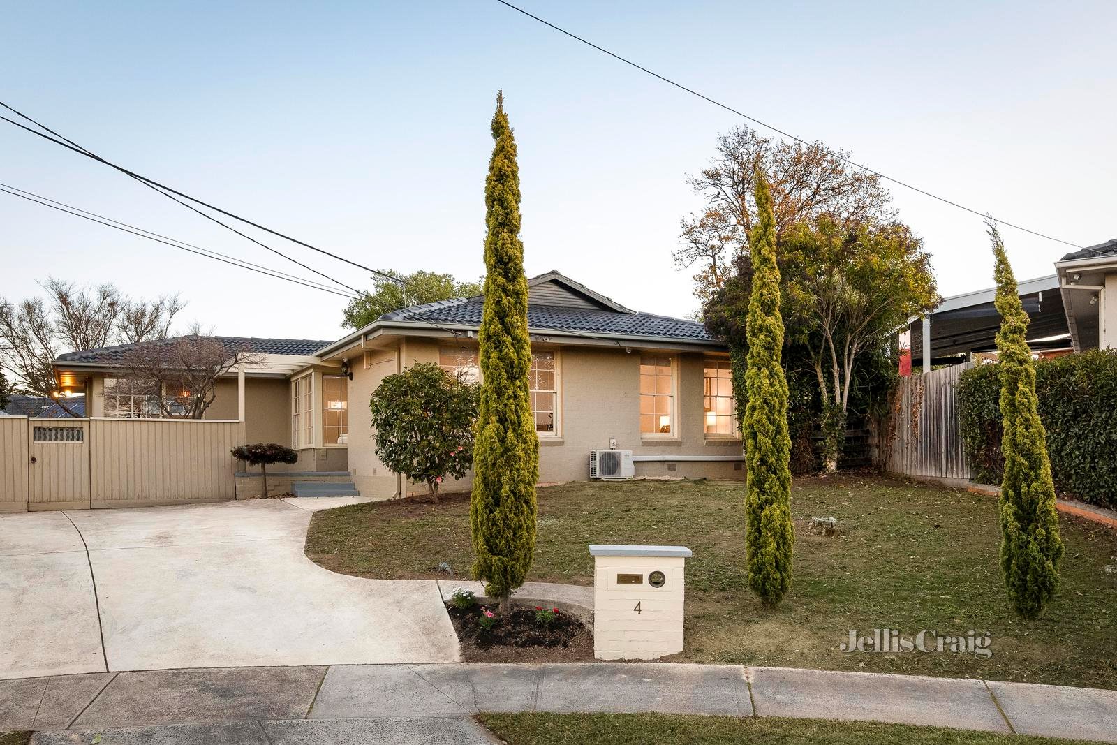 4 Karrin Close, Yallambie image 1