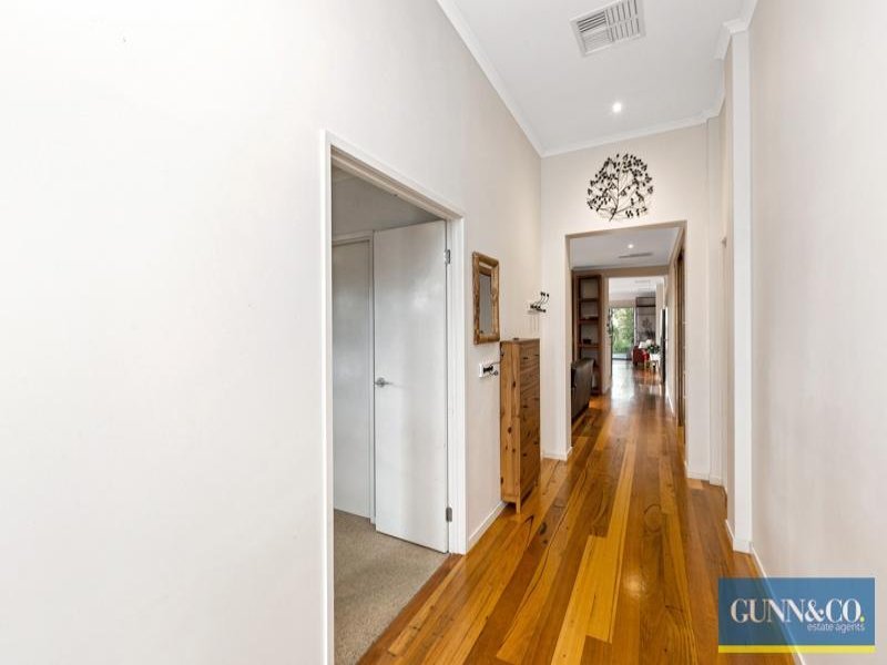 4 La Coruna Gardens, Point Cook image 3