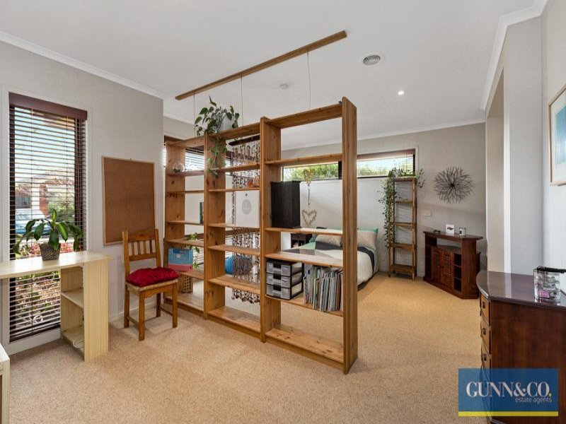 4 La Coruna Gardens, Point Cook image 9