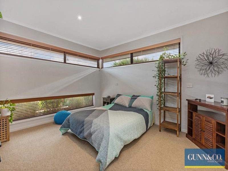 4 La Coruna Gardens, Point Cook image 10