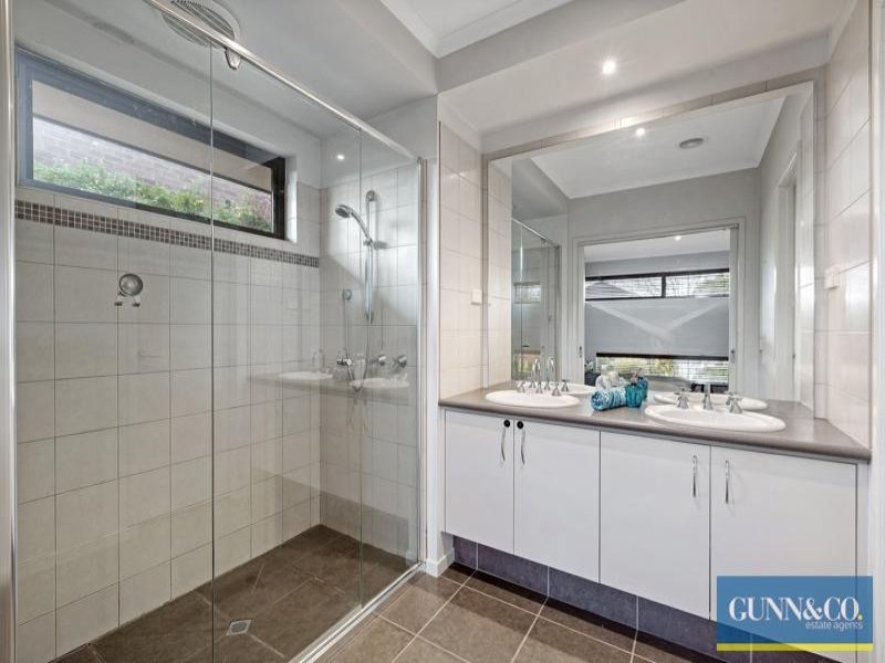 4 La Coruna Gardens, Point Cook image 11
