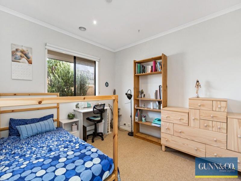 4 La Coruna Gardens, Point Cook image 13