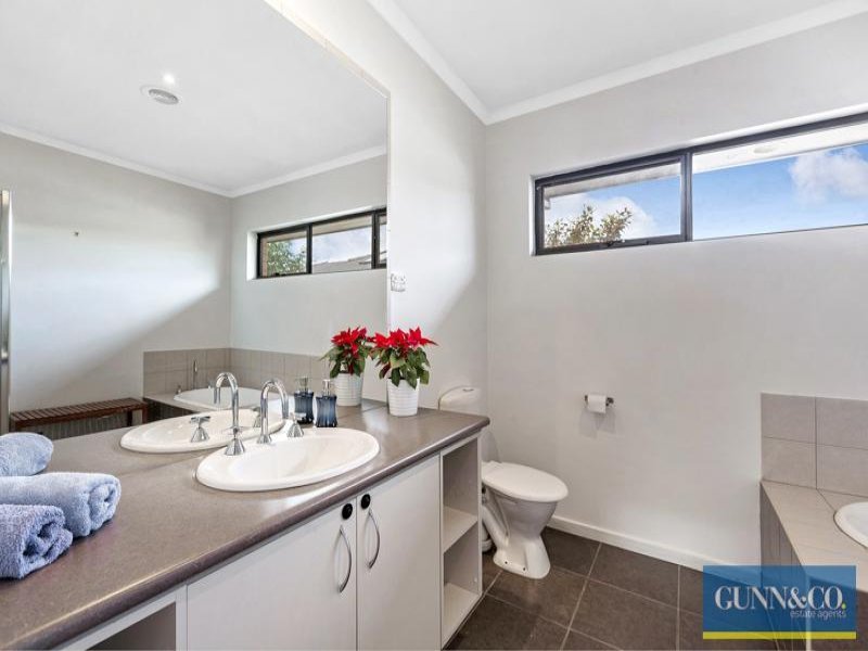 4 La Coruna Gardens, Point Cook image 14