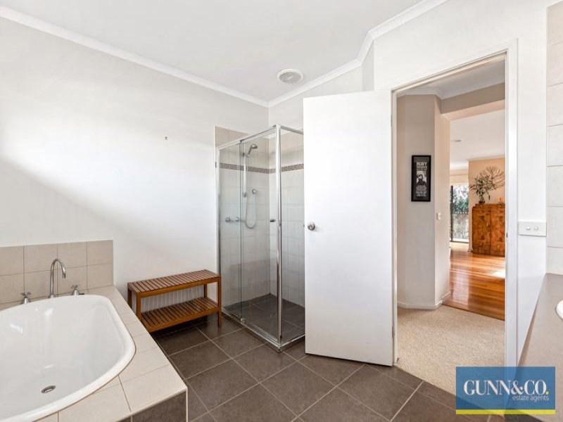 4 La Coruna Gardens, Point Cook image 15