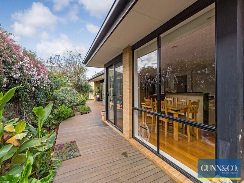 4 La Coruna Gardens, Point Cook image 17