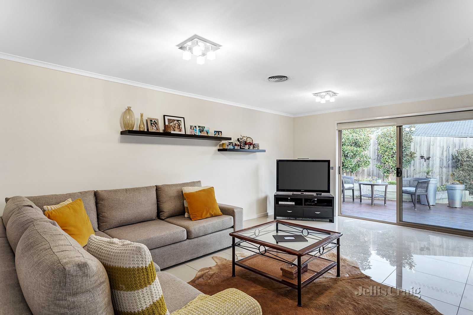 4 Lakeside Boulevard, Rowville image 4