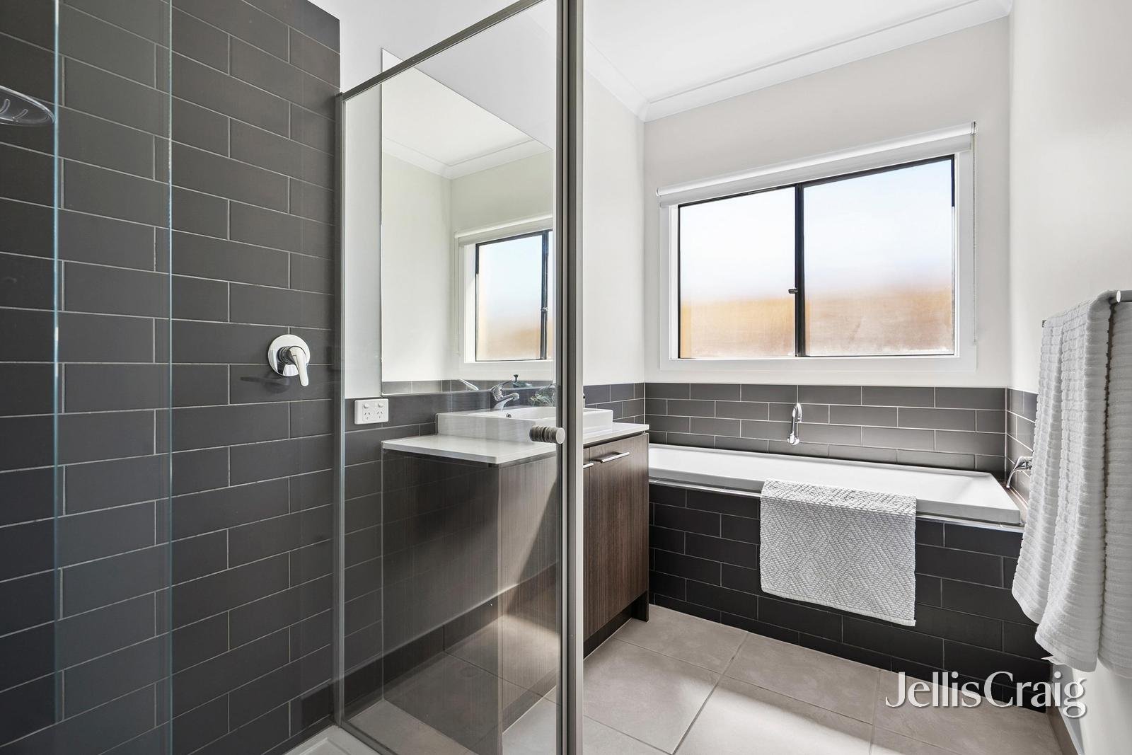 4 Langdon Street, Armstrong&nbsp;Creek image 8