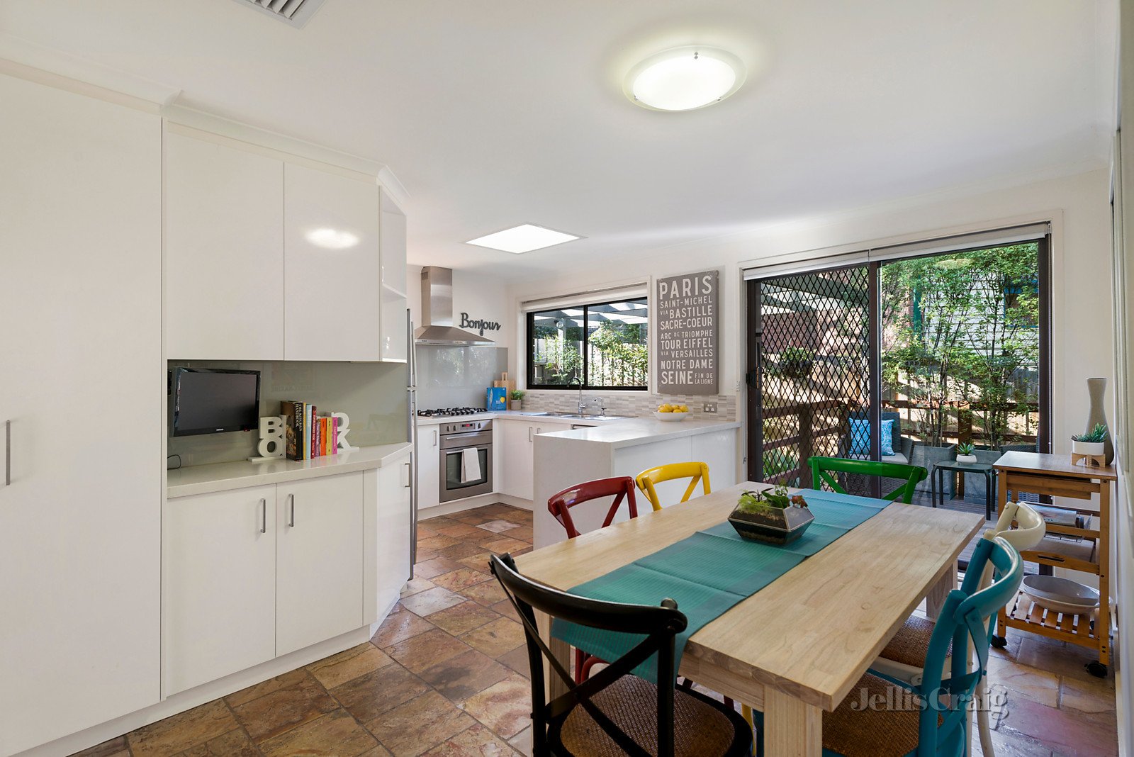 4 Laurison Road, Eltham North image 2