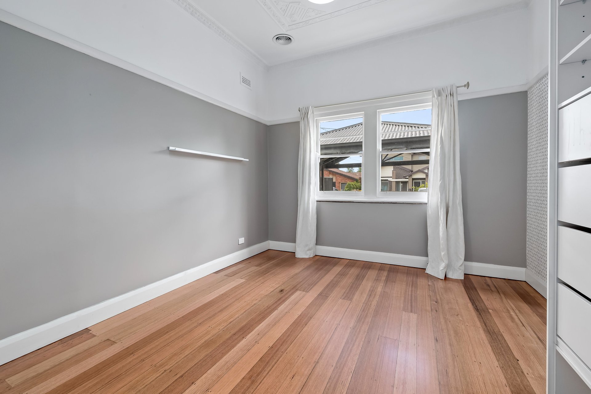 Property Gallery Thumbnail 6