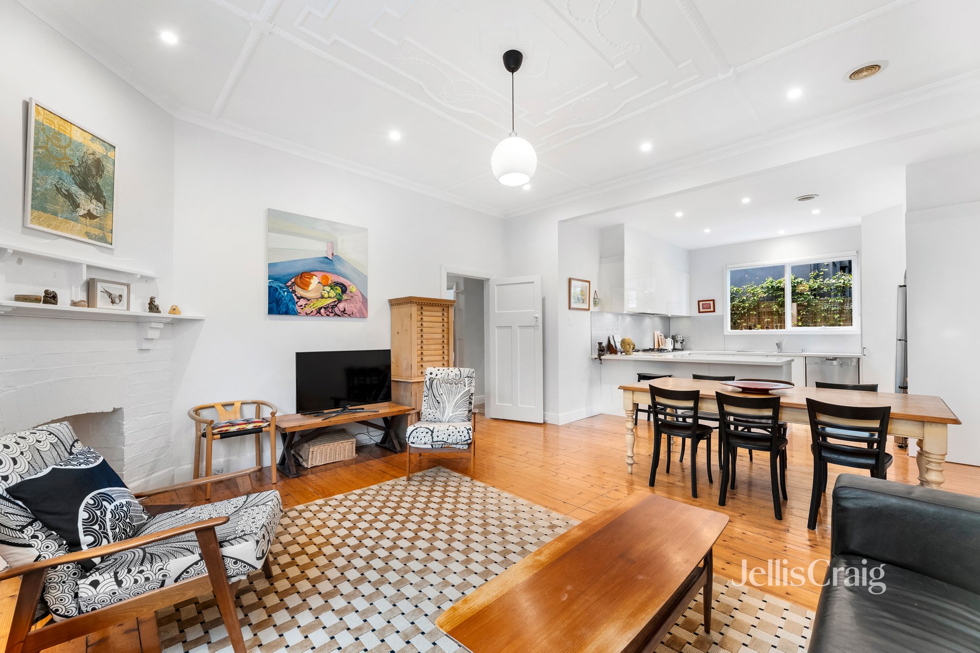 4 Leslie St, Elsternwick image 2