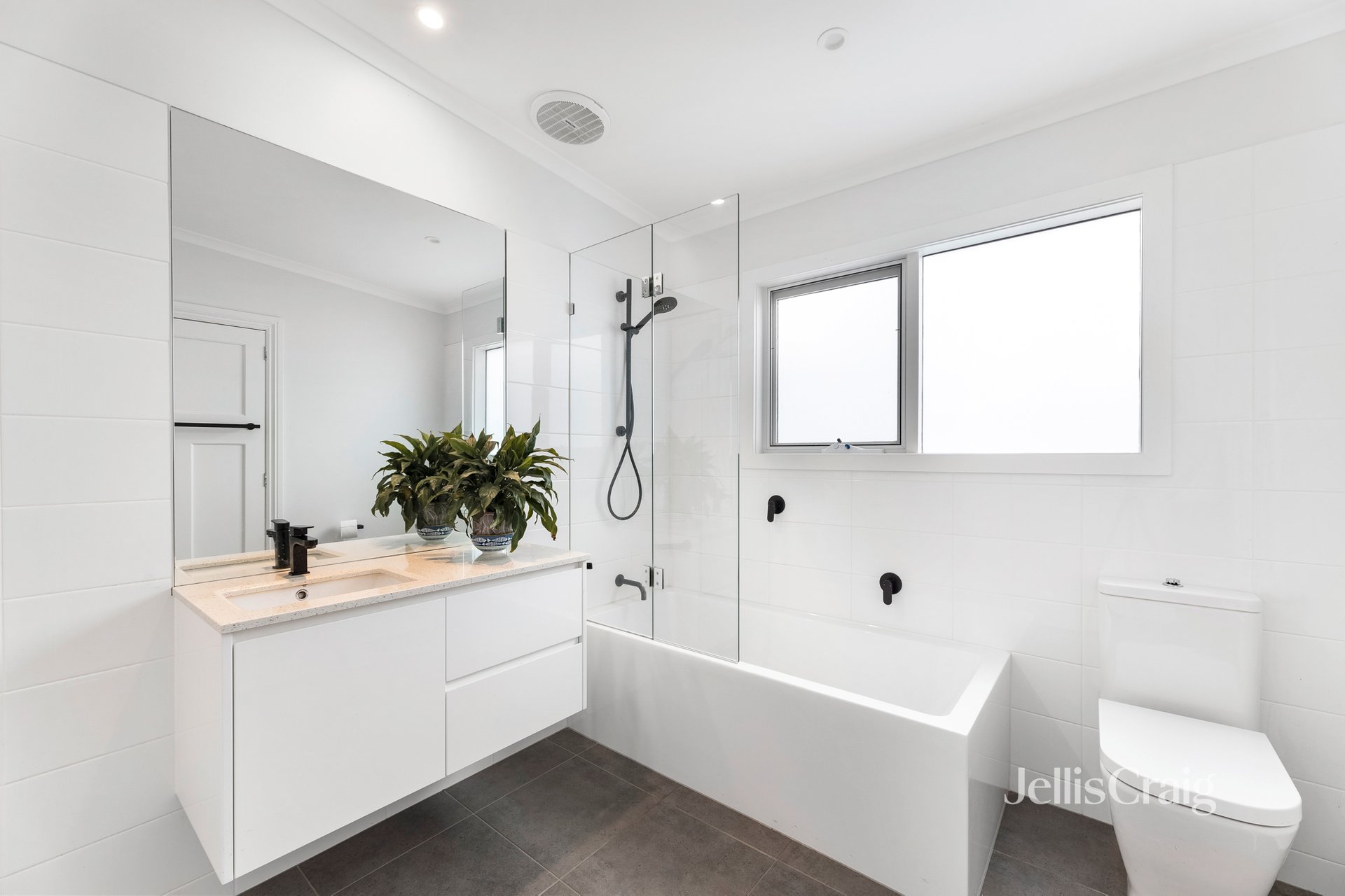 4 Leslie St, Elsternwick image 8
