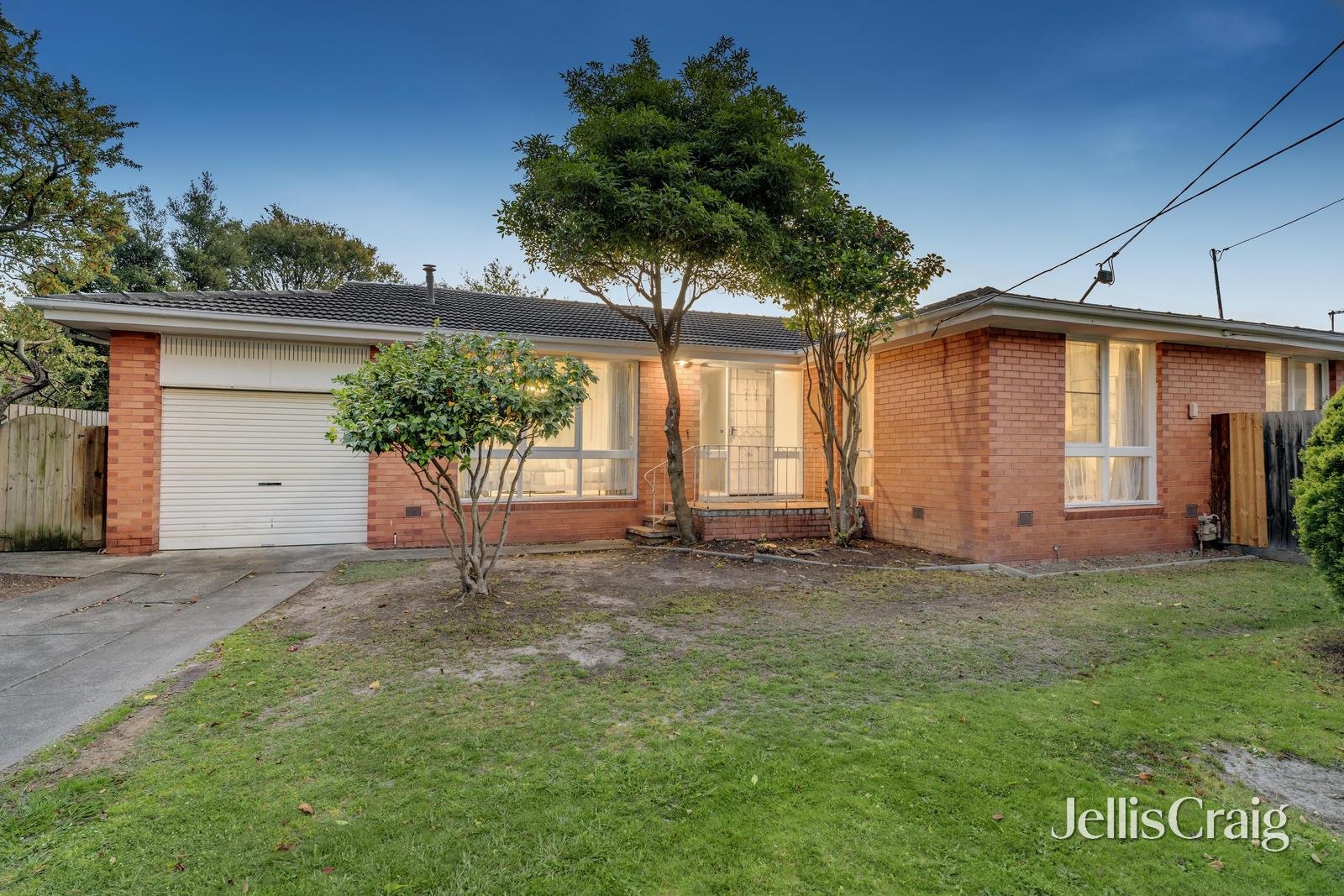 4 Loram Court, Glen Waverley image 1