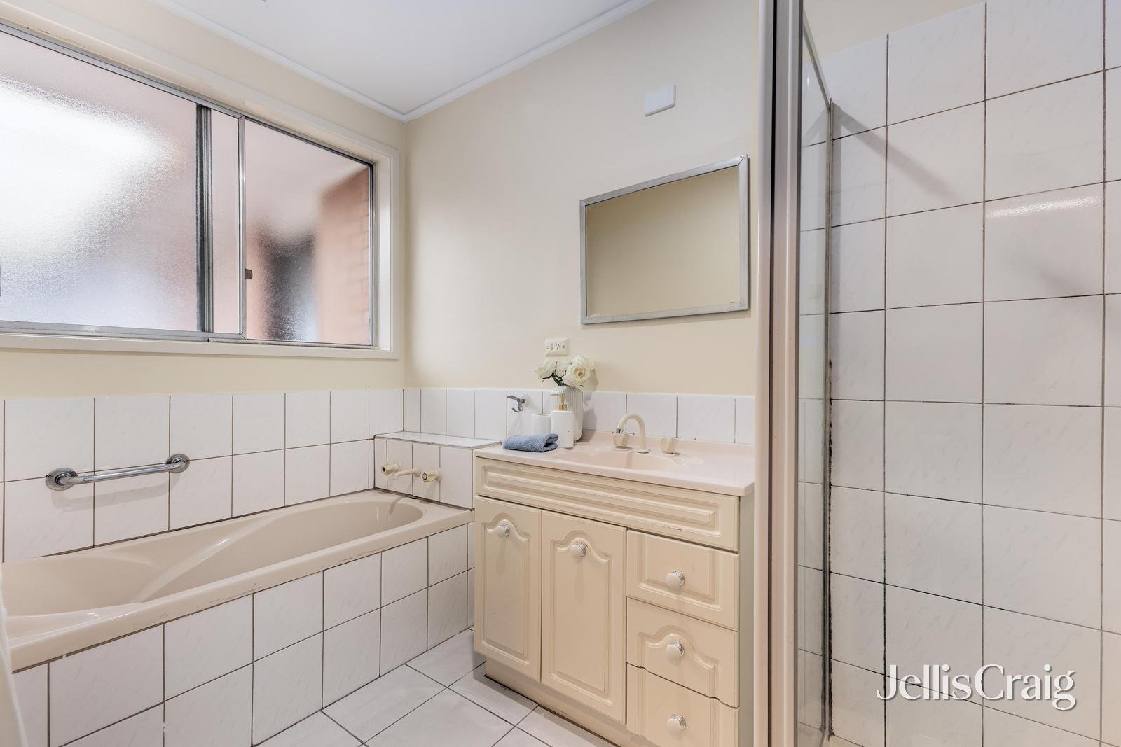 4 Loram Court, Glen Waverley image 8