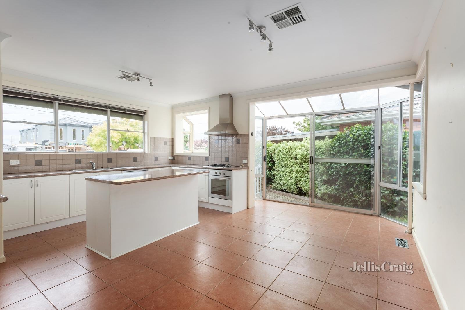 4 Ludwell Crescent, Bentleigh East image 5