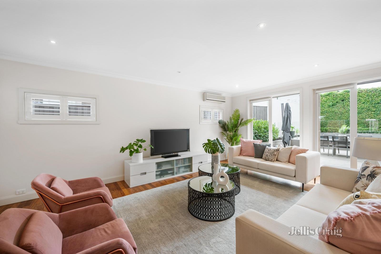 4 Lyndhurst Crescent, Hawthorn image 4